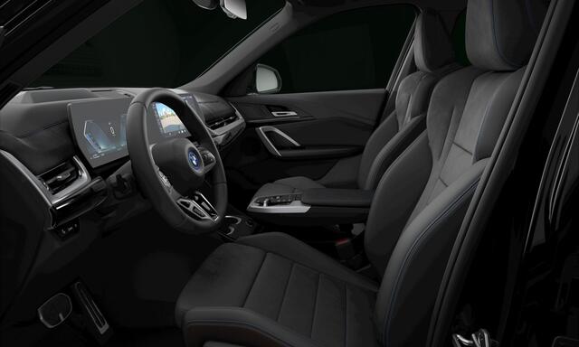 BMW X1 xDrive25e M Sport Pro , 360 camera, 19", massage, HUD, ACC, adap-LED, keyless, NP68k