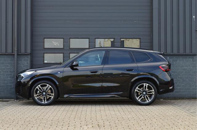 BMW X1 xDrive23i | M-PAKKET | 360 CAM | H&K | MASSAGE | HUD | KEYLESS |