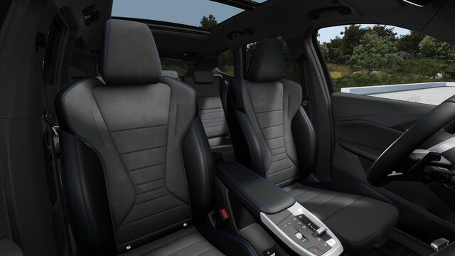 BMW X1 xDrive25e M Sport Automaat / Panoramadak / Sportstoelen / M Adaptief onderstel / Head-Up / Parking Assistant Plus / Comfort Access / Stuurverwarming