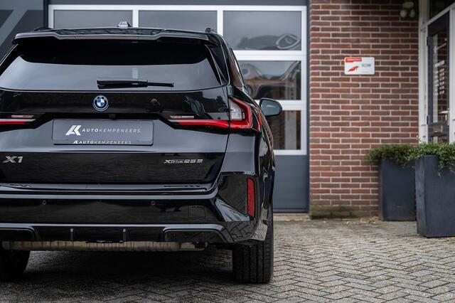 BMW X1 xDrive25e M Sport | Panorama | Shadow | ACC | Camera | Adap. led | Trekhaak | Stoelverwarming | 19 inch |