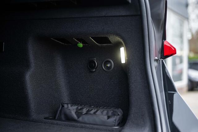 BMW X1 xDrive25e M Sport | Panorama | Shadow | ACC | Camera | Adap. led | Trekhaak | Stoelverwarming | 19 inch |