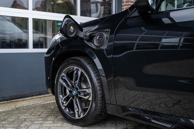 BMW X1 xDrive25e M Sport | Panorama | Shadow | ACC | Camera | Adap. led | Trekhaak | Stoelverwarming | 19 inch |