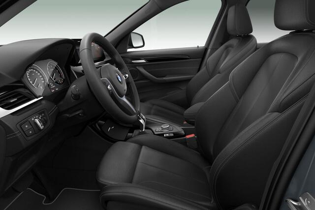BMW X1 sDrive20i Business Edition Plus | X-Line | Head-Up Display | Panoramadak | Stuurwielverwarming