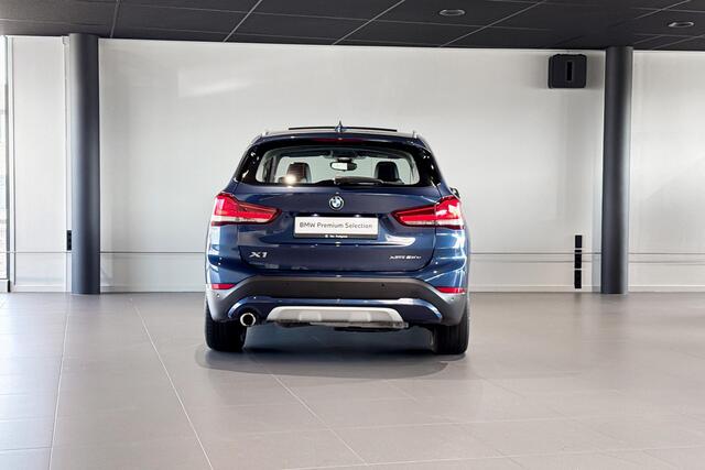 BMW X1 xDrive25e Business Edition Plus | X Line | Glazen Panoramadak | Stoelverwarming | Head-Up Display |
