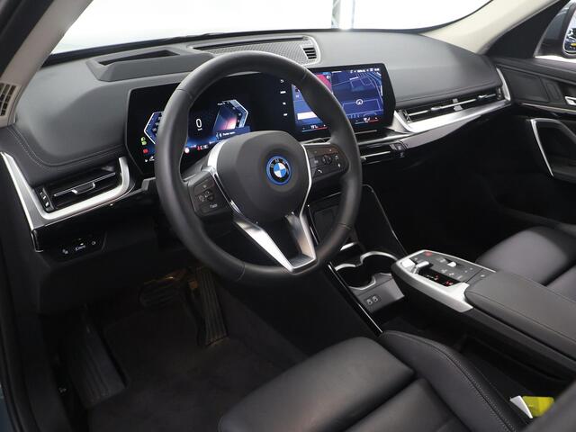 BMW X1 xDrive25e X-Line | 360 Camera | DAB | Apple CarPlay/Android Auto | Stoelverwarming | Ele. kofferdeksel | Trekhaak Ele. wegklapbaar | Innovatie-Pakket |