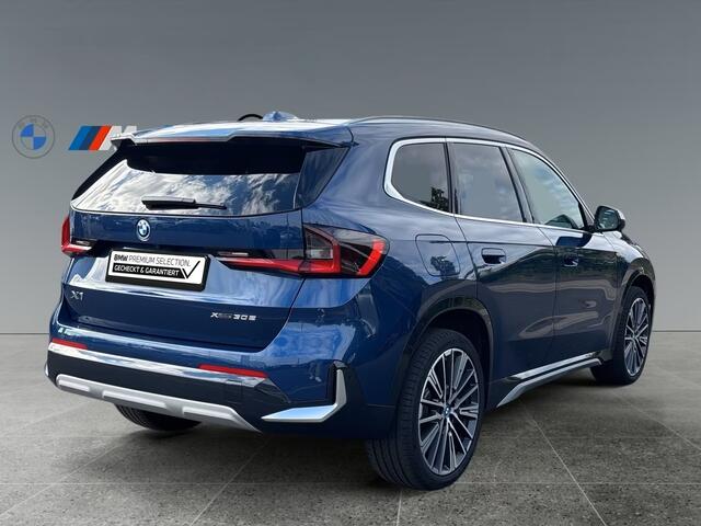 BMW X1 xDrive30e xLine ** LED, LEDER, HuD, PANORAMA, H&K SOUND, DR. ASS + ** 1e EIG - UNFALLFREI - BMW ONDERH. ** ** INFORMEER OOK NAAR ONZE AANTREKKELIJKE FINANCIAL-LEASE TARIEVEN **