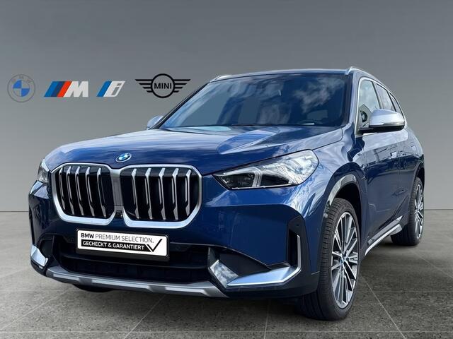 BMW X1 xDrive30e xLine ** LED, LEDER, HuD, PANORAMA, H&K SOUND, DR. ASS + ** 1e EIG - UNFALLFREI - BMW ONDERH. ** ** INFORMEER OOK NAAR ONZE AANTREKKELIJKE FINANCIAL-LEASE TARIEVEN **