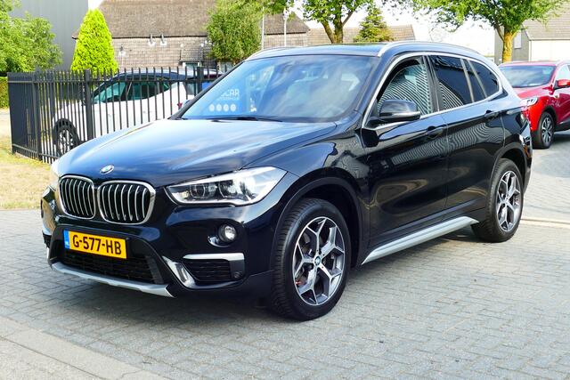 BMW X1 sDrive20i 192pk High Executive 1-Eig. Panodak, Camera, Leer, StoelVerw, Navi, 18"LMV