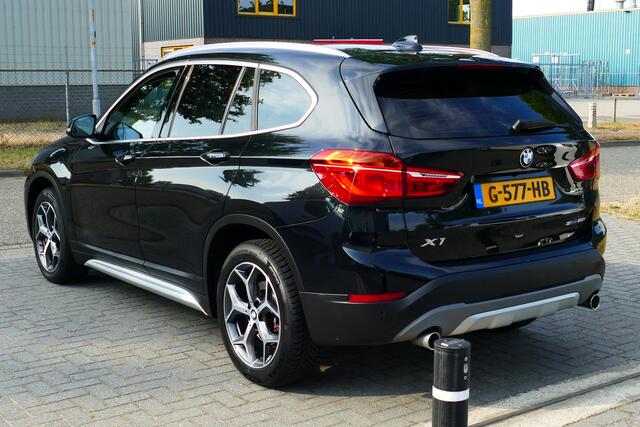 BMW X1 sDrive20i 192pk High Executive 1-Eig. Panodak, Camera, Leer, StoelVerw, Navi, 18"LMV