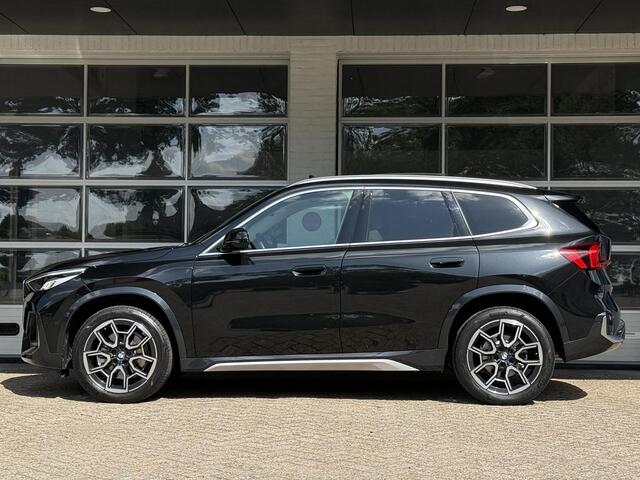 BMW X1 xDrive23i X LINE | PANORAMA | SPORTSTOELEN | ELEKTRISCHE STOEL | LEDER | 18 INCH LM VELGEN |