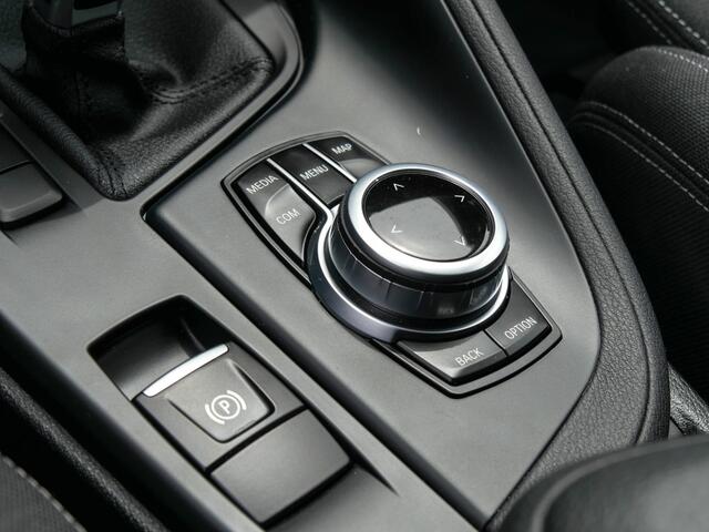 BMW X1 sDrive18i Executive | CAMERA | NAVIGATIE | 1.700kg Trekgew. |