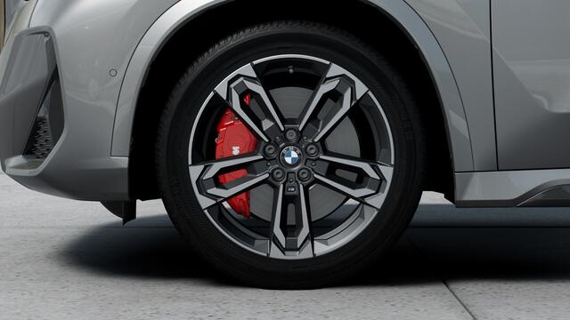 BMW X1 xDrive25e M Sport Automaat / Panoramadak / Trekhaak / Sportstoelen / Head-Up / M Adaptief onderstel / Parking Assistant Plus / Adaptieve LED / Comfort Access