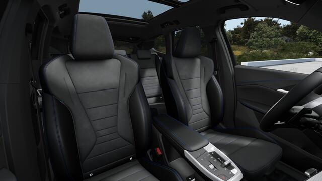 BMW X1 xDrive25e M Sport Automaat / Panoramadak / Trekhaak / Sportstoelen / Head-Up / M Adaptief onderstel / Parking Assistant Plus / Adaptieve LED / Comfort Access