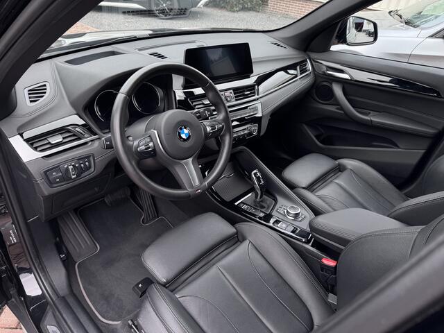 BMW X1 xDrive20i M-Sportstuur | HUD | 4x4 | BTW-Auto | Sportst. | X-line | FullOption