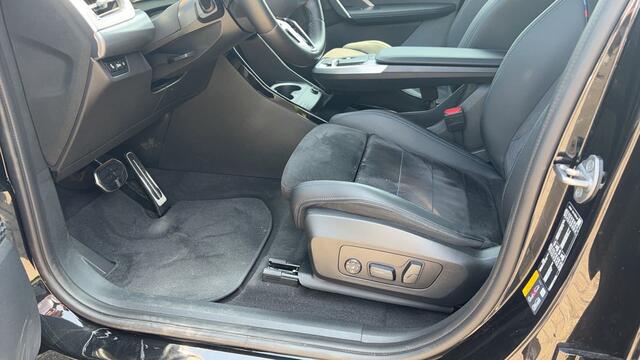 BMW X1 xDrive25e M-Sport | Harman Kardon | Massage | Camera | 18" | Trekhaak Verwacht