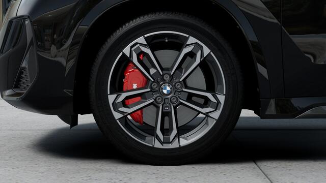 BMW X1 xDrive25e M Sport Automaat / Panoramadak / Trekhaak / Sportstoelen / M Adaptief onderstel / Comfort Access / Head-Up / Adaptieve LED / Parking Assistant Plus
