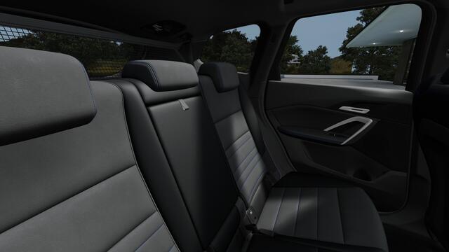 BMW X1 xDrive25e M Sport Automaat / Panoramadak / Trekhaak / Sportstoelen / M Adaptief onderstel / Comfort Access / Head-Up / Adaptieve LED / Parking Assistant Plus
