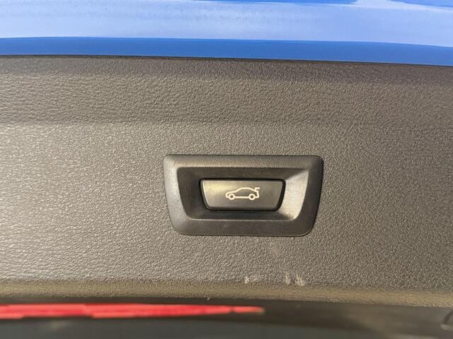 BMW X1 xDrive25e High Executive | M-pakket | Camera | Afn. trekhaak | Leder | Sfeerverlichting | Full LED