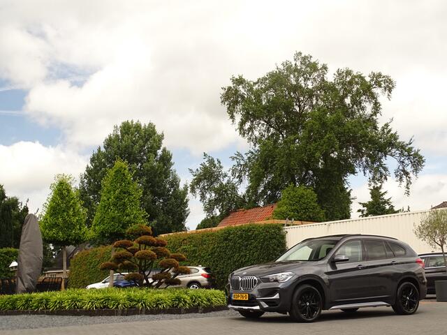 BMW X1 xDrive20i | Pano | HarmanKardon | Trekhk | Leer | Stoelverw | Cam | FULL!