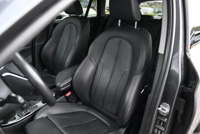 BMW X1 sDrive20i xLine Automaat / Trekhaak / Sportstoelen / Comfort Access / Achteruitrijcamera / Head-Up / Cruise Control