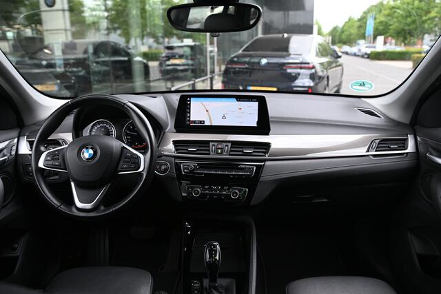 BMW X1 sDrive20i xLine Automaat / Trekhaak / Sportstoelen / Comfort Access / Achteruitrijcamera / Head-Up / Cruise Control