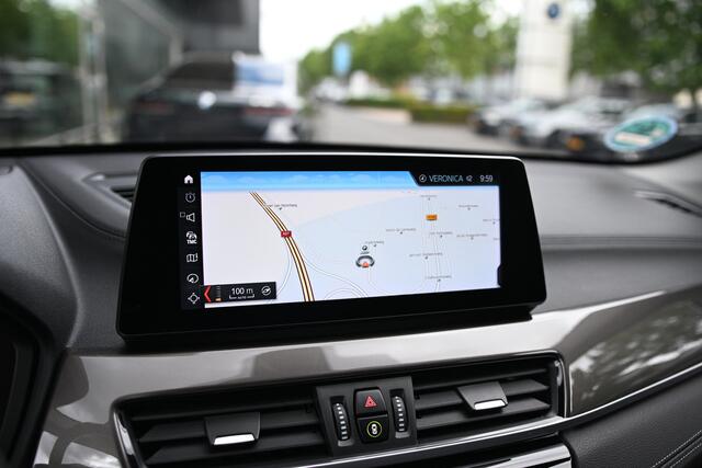 BMW X1 sDrive20i xLine Automaat / Trekhaak / Sportstoelen / Comfort Access / Achteruitrijcamera / Head-Up / Cruise Control