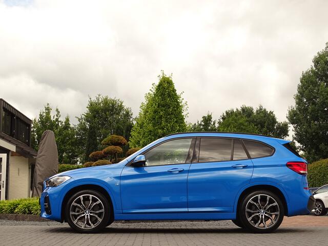 BMW X1 sDrive20i M-Sport | St.verw | 19inch | Trekhaak | Misano Blu