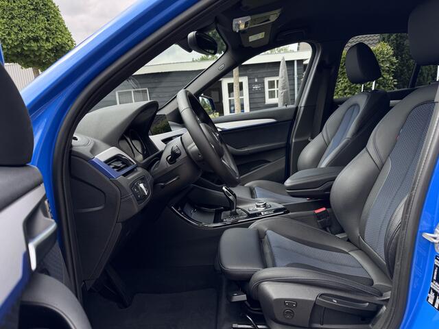BMW X1 sDrive20i M-Sport | St.verw | 19inch | Trekhaak | Misano Blu