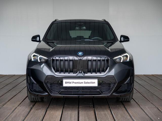 BMW X1 xDrive25e | M Sportpakket Pro | Innovation Pack | Comfort Access | Head-Up Display | Parking Assistant Plus | Isofix | 19''