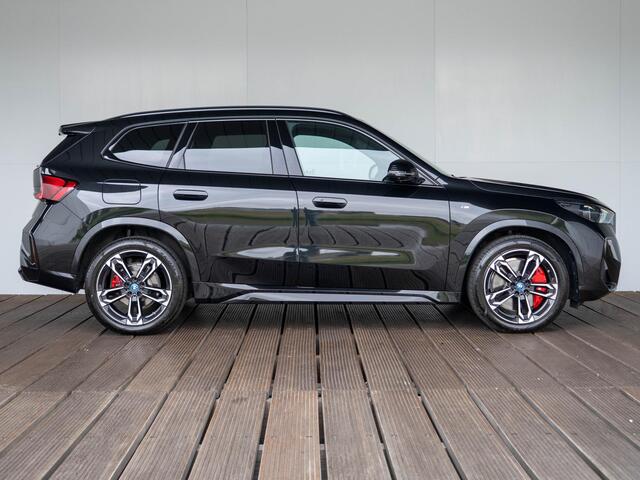 BMW X1 xDrive25e | M Sportpakket Pro | Innovation Pack | Comfort Access | Head-Up Display | Parking Assistant Plus | Isofix | 19''