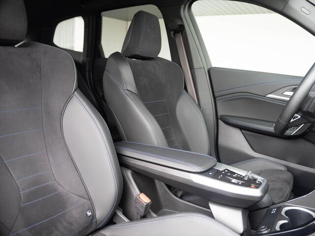 BMW X1 xDrive25e | M Sportpakket Pro | Innovation Pack | Comfort Access | Head-Up Display | Parking Assistant Plus | Isofix | 19''