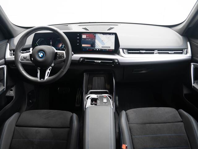BMW X1 xDrive25e | M Sportpakket Pro | Innovation Pack | Comfort Access | Head-Up Display | Parking Assistant Plus | Isofix | 19''