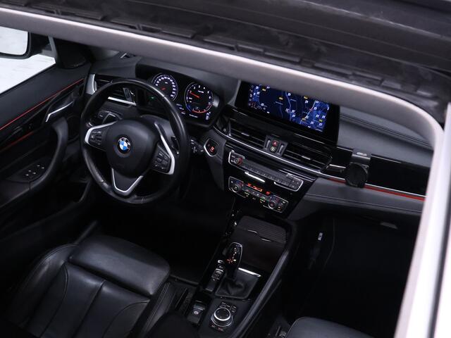 BMW X1 sDrive20i High Executive Edition [SCHUIFKANTELDAK, STOELVERWARMING, HEAD-UP, TREKHAAK AFNEEMBAAR, CAMERA, VOL LEDER, LED, PDC V+A, CRUISE CONTROL, NAVIGATIE, CLIMATE, ELEKTRISCHE ACHTERKLEP, HIFI SOUND, NIEUWSTAAT]