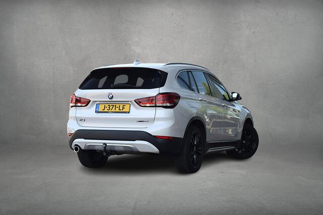 BMW X1 sDrive18i High Executive | Trekhaak | Half Leer | HUD | Climate