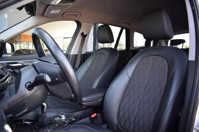 BMW X1 sDrive18i High Executive | Trekhaak | Half Leer | HUD | Climate