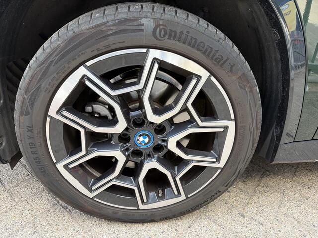 BMW X1 xDrive25e xLine | Panorama | 19" | Camera | Stoelverwarming | Trekhaak