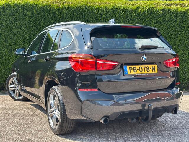 BMW X1 sDrive 20i M-sport Trekhaak 1800KG Panoramadak Sportstoel