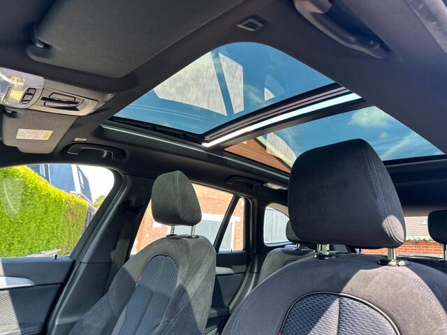 BMW X1 sDrive 20i M-sport Trekhaak 1800KG Panoramadak Sportstoel