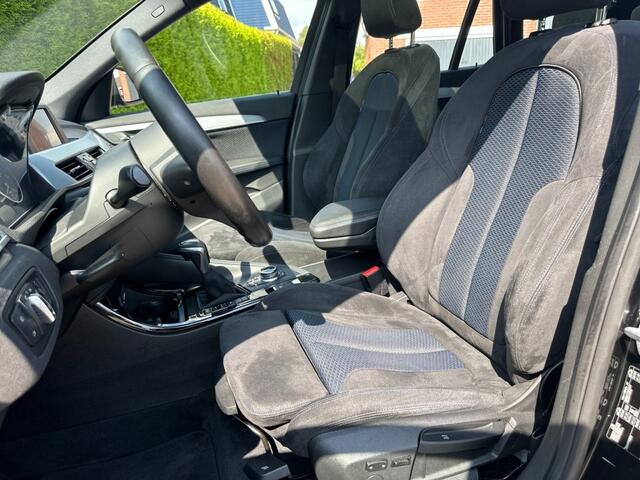 BMW X1 sDrive 20i M-sport Trekhaak 1800KG Panoramadak Sportstoel