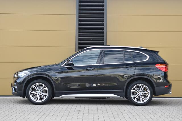 BMW X1 sDrive20i Orange Edition III * Trekhaak * Schuifdak * Head-up * LED * Stuurverwarming *