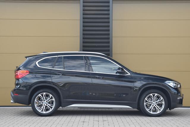 BMW X1 sDrive20i Orange Edition III * Trekhaak * Schuifdak * Head-up * LED * Stuurverwarming *
