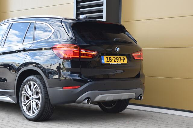 BMW X1 sDrive20i Orange Edition III * Trekhaak * Schuifdak * Head-up * LED * Stuurverwarming *