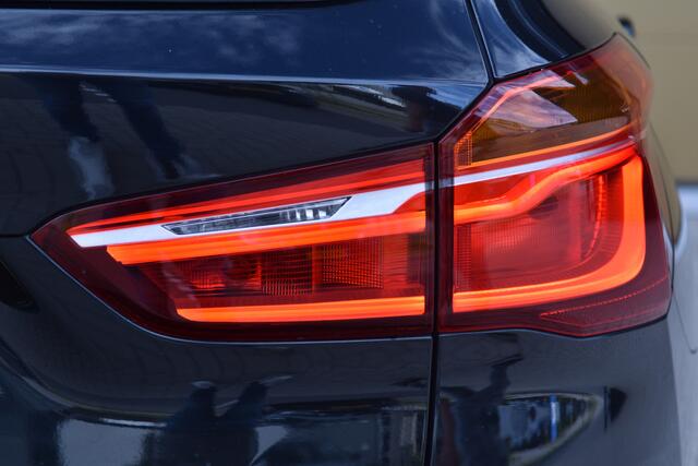 BMW X1 sDrive20i Orange Edition III * Trekhaak * Schuifdak * Head-up * LED * Stuurverwarming *