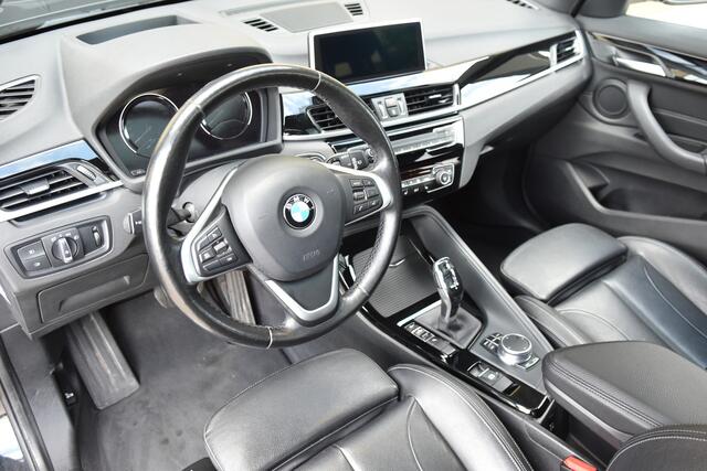 BMW X1 sDrive20i Orange Edition III * Trekhaak * Schuifdak * Head-up * LED * Stuurverwarming *