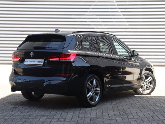 BMW X1 sDrive18i | High Executive | M Sportpakket | Head-Up | Trekhaak | Hi-Fi | Apple Carplay Voorbereiding | Parking Pack | Elektr. Achterklep | 18'' LMV
