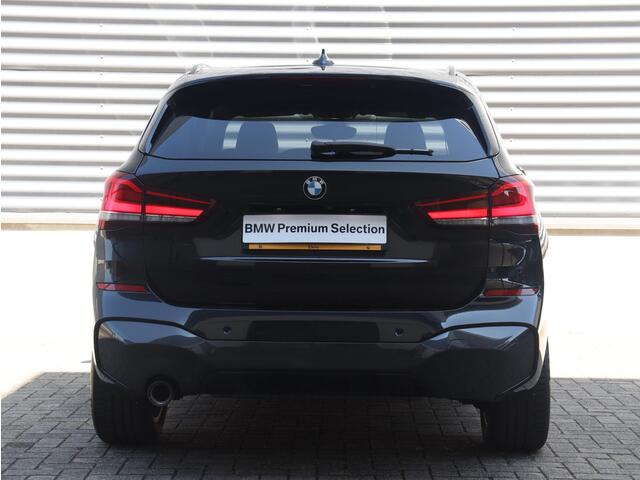 BMW X1 sDrive18i | High Executive | M Sportpakket | Head-Up | Trekhaak | Hi-Fi | Apple Carplay Voorbereiding | Parking Pack | Elektr. Achterklep | 18'' LMV