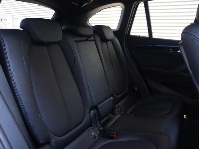 BMW X1 sDrive18i | High Executive | M Sportpakket | Head-Up | Trekhaak | Hi-Fi | Apple Carplay Voorbereiding | Parking Pack | Elektr. Achterklep | 18'' LMV