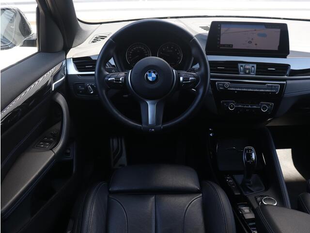 BMW X1 sDrive18i | High Executive | M Sportpakket | Head-Up | Trekhaak | Hi-Fi | Apple Carplay Voorbereiding | Parking Pack | Elektr. Achterklep | 18'' LMV