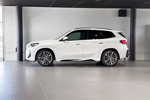 BMW X1 xDrive30e | M Sport | Glazen Panoramadak | Harman Kardon | Achteruitrijcamera | Trekhaak |