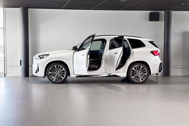 BMW X1 xDrive30e | M Sport | Glazen Panoramadak | Harman Kardon | Achteruitrijcamera | Trekhaak |